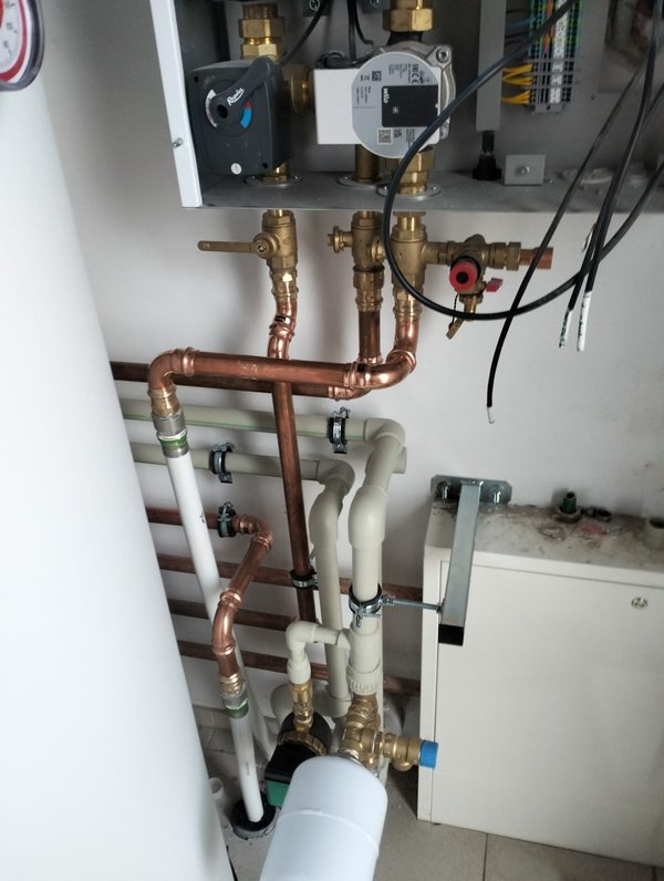 Kotlový rozvaděč s oběhovými čerpadly Grundfos